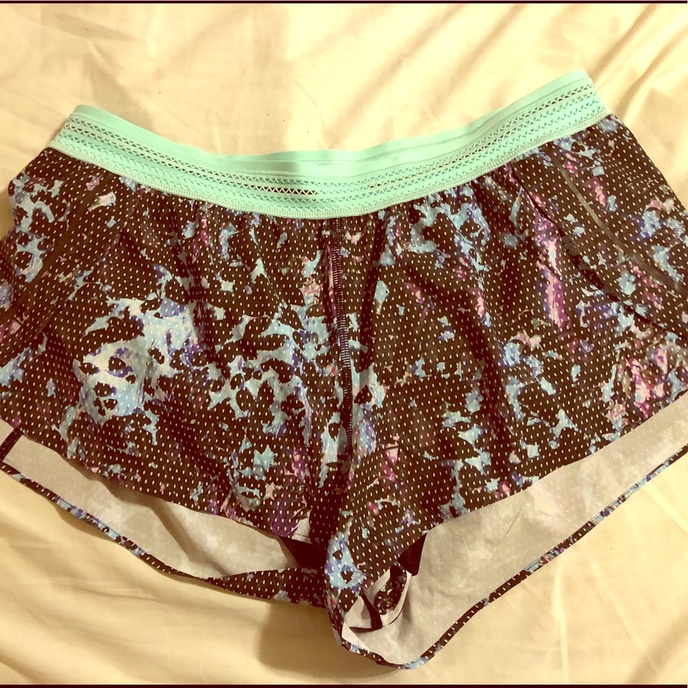 Lululemon split second short size 10